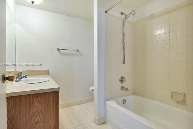 For Sale: $170,000 (1 beds, 1 baths, 632 Square Feet)
