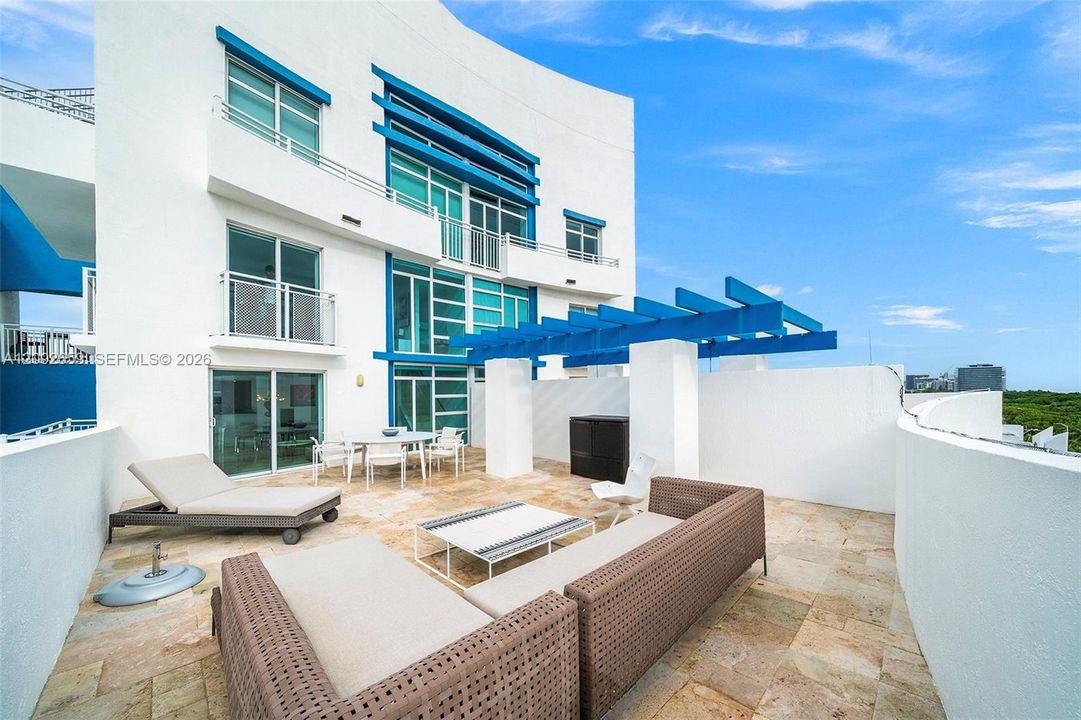 For Sale: $1,325,000 (2 beds, 2 baths, 1445 Square Feet)