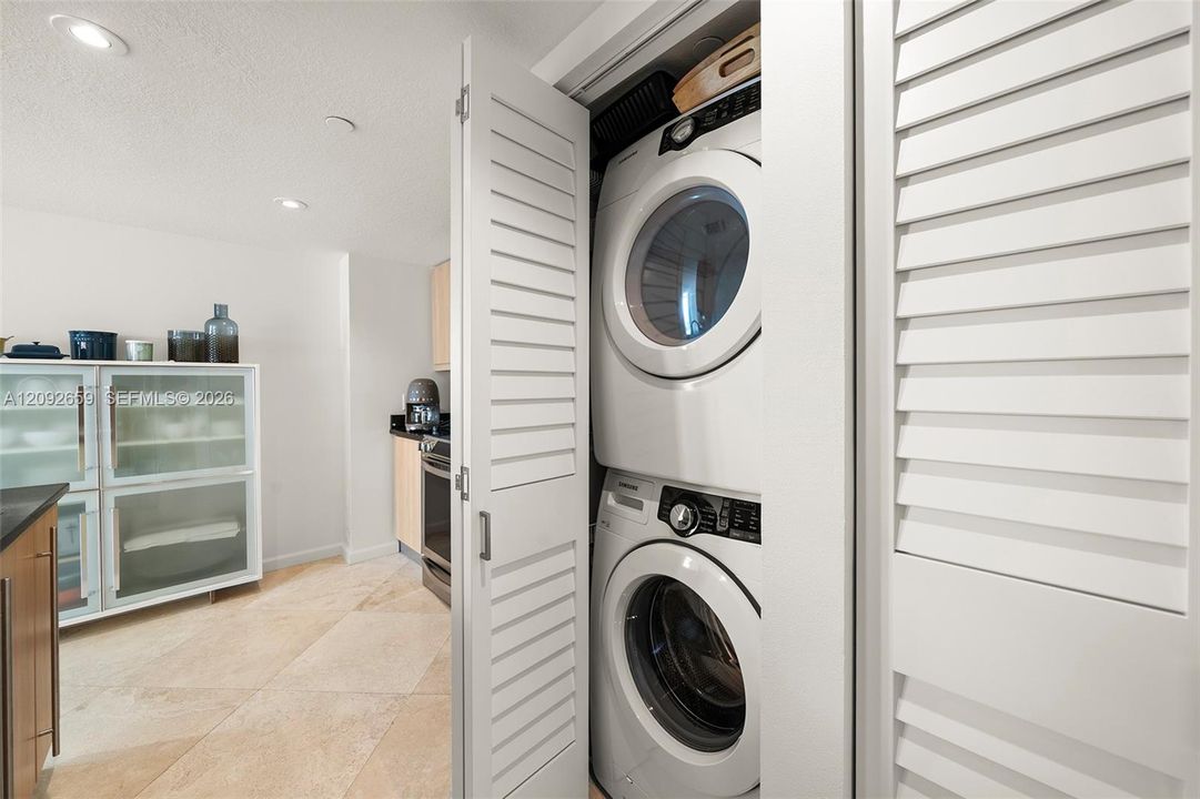 For Sale: $1,325,000 (2 beds, 2 baths, 1445 Square Feet)