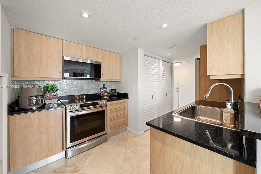 For Sale: $1,325,000 (2 beds, 2 baths, 1445 Square Feet)