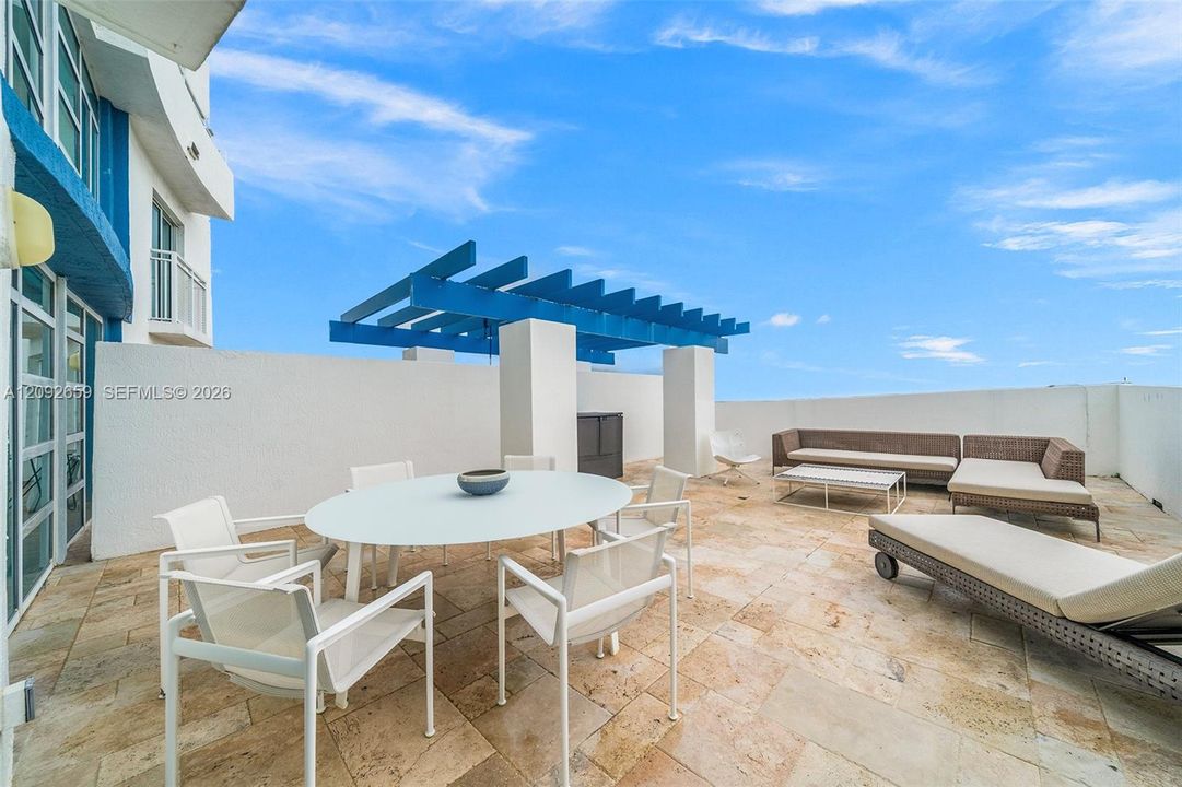 For Sale: $1,325,000 (2 beds, 2 baths, 1445 Square Feet)