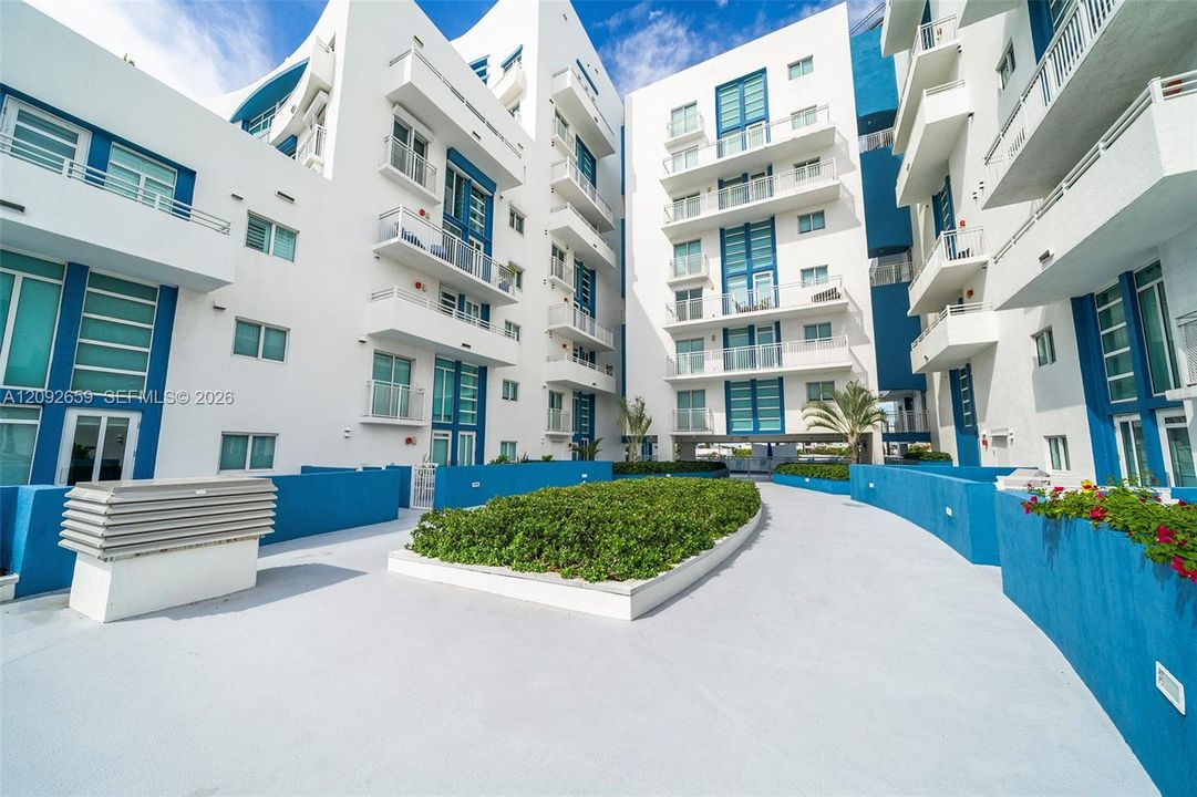 For Sale: $1,325,000 (2 beds, 2 baths, 1445 Square Feet)