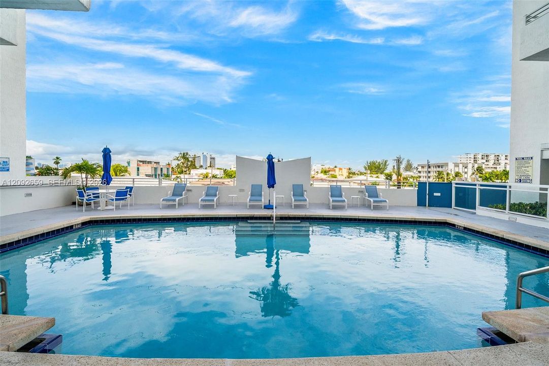 For Sale: $1,325,000 (2 beds, 2 baths, 1445 Square Feet)