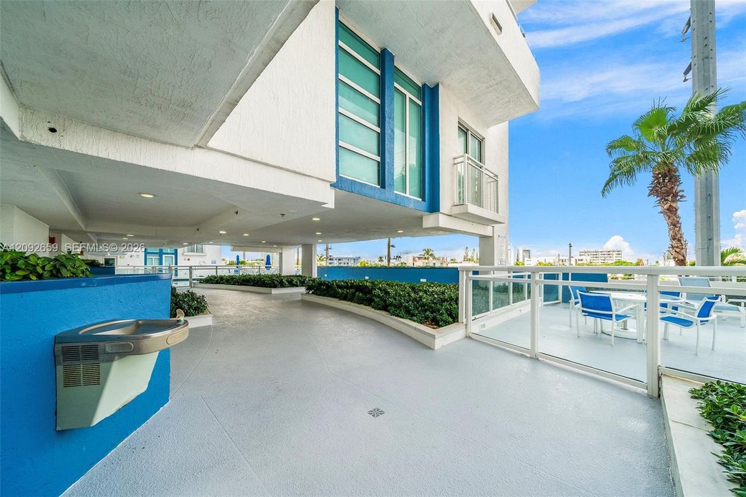 For Sale: $1,325,000 (2 beds, 2 baths, 1445 Square Feet)