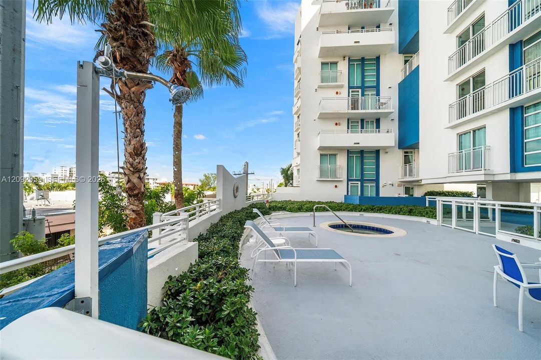 For Sale: $1,325,000 (2 beds, 2 baths, 1445 Square Feet)