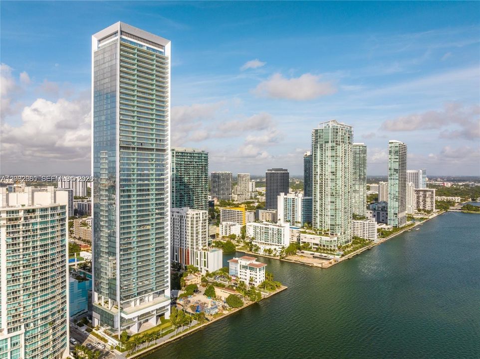 En Venta: $2,960,000 (3 camas, 4 baños, 2368 Pies cuadrados)