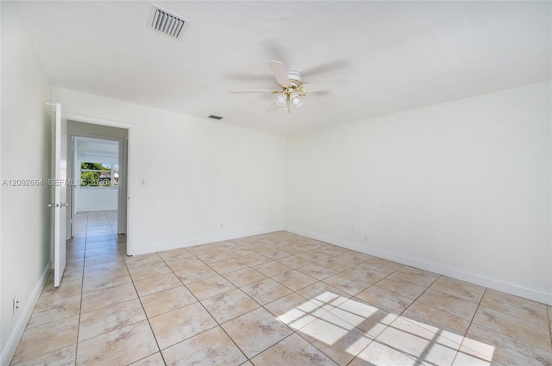 For Rent: $3,000 (3 beds, 2 baths, 1292 Square Feet)