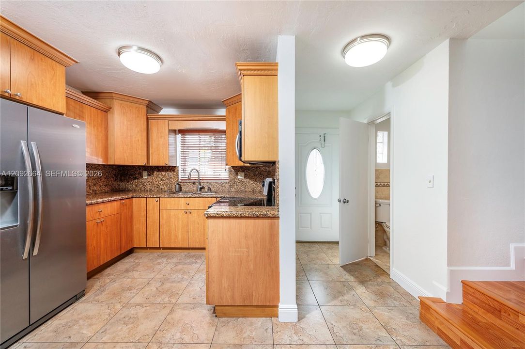 For Rent: $3,000 (3 beds, 2 baths, 1292 Square Feet)