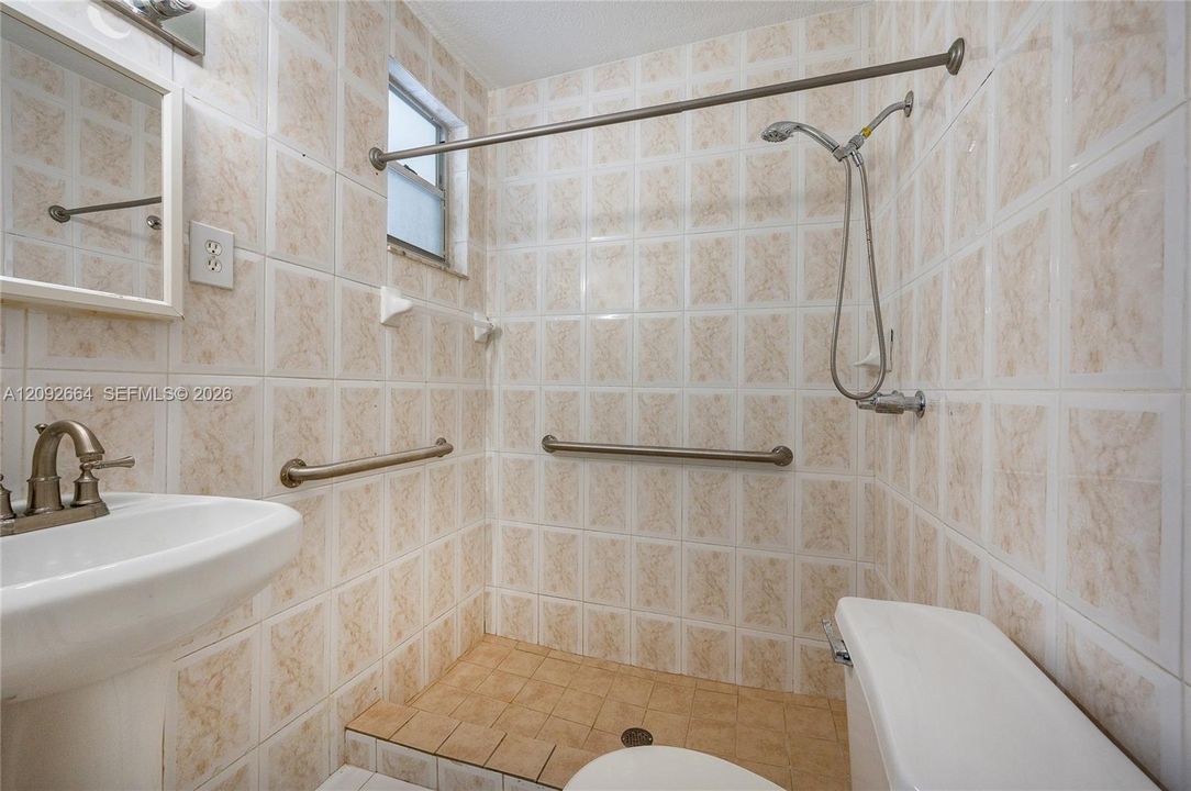 For Rent: $3,000 (3 beds, 2 baths, 1292 Square Feet)