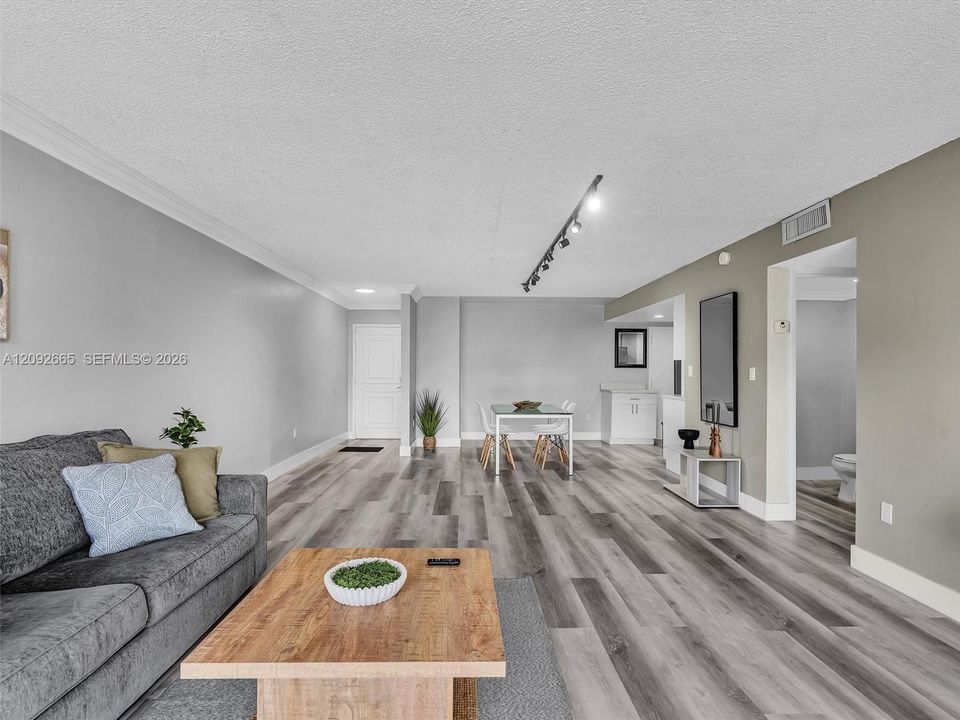 En Venta: $349,000 (1 camas, 1 baños, 1040 Pies cuadrados)
