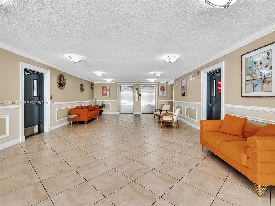 En Venta: $349,000 (1 camas, 1 baños, 1040 Pies cuadrados)