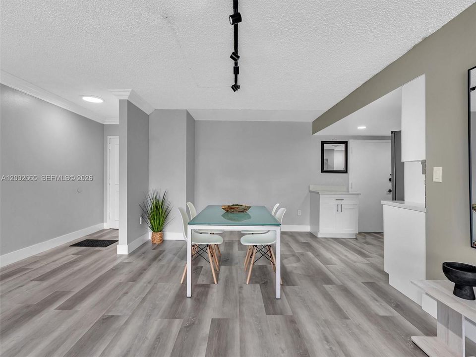 En Venta: $349,000 (1 camas, 1 baños, 1040 Pies cuadrados)