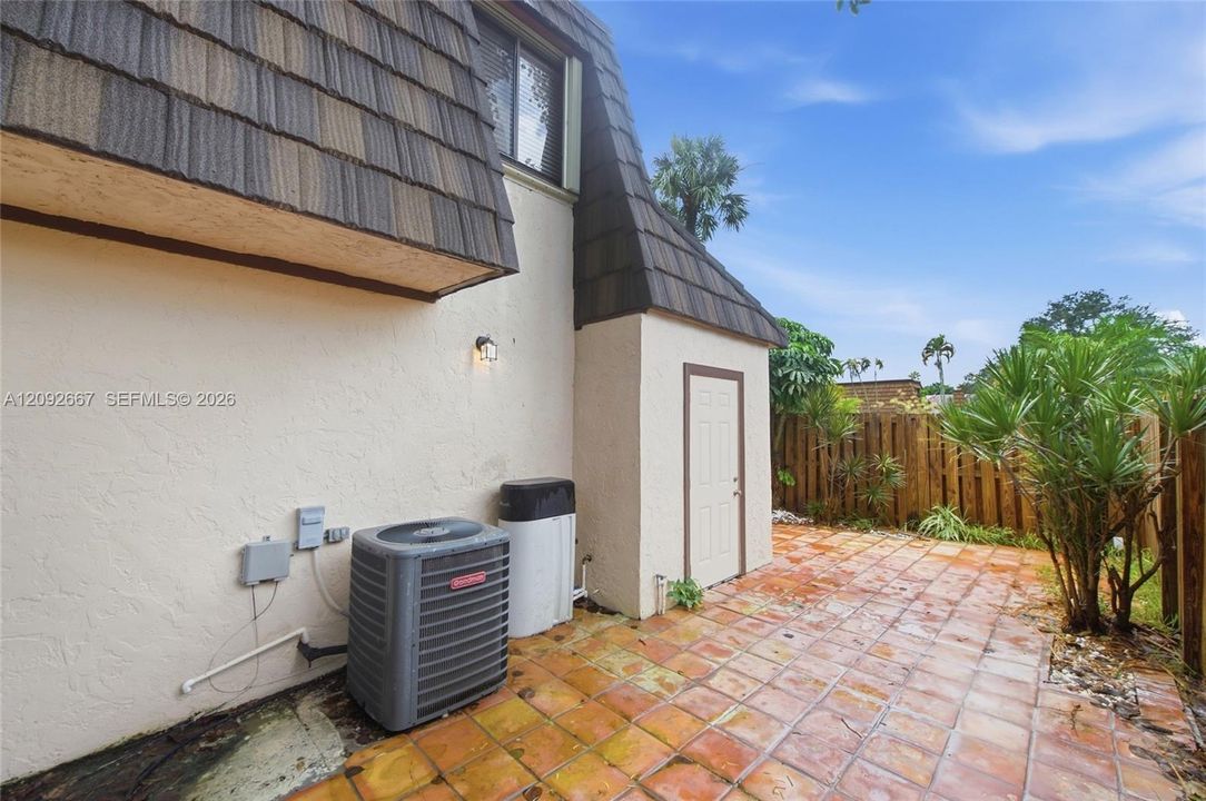 For Sale: $275,000 (2 beds, 2 baths, 1137 Square Feet)