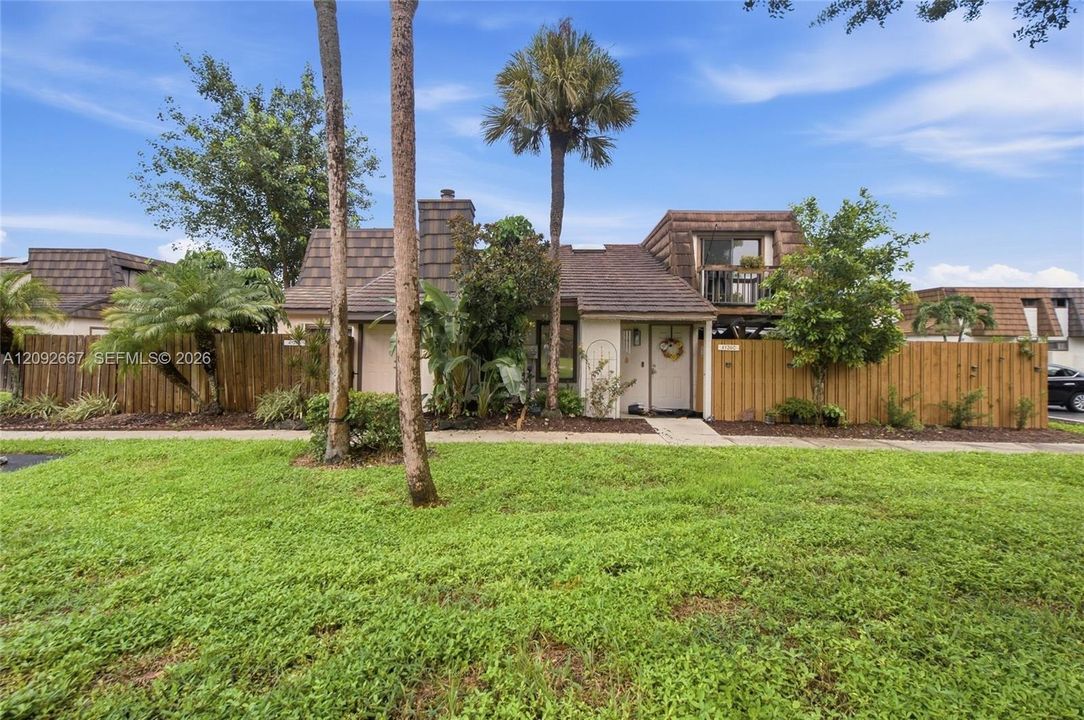 For Sale: $275,000 (2 beds, 2 baths, 1137 Square Feet)