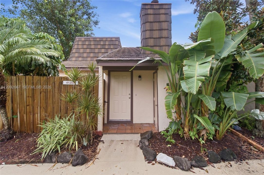 For Sale: $275,000 (2 beds, 2 baths, 1137 Square Feet)