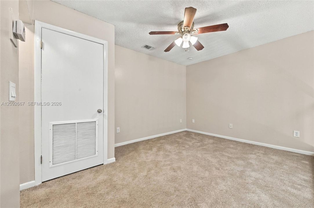 For Sale: $275,000 (2 beds, 2 baths, 1137 Square Feet)
