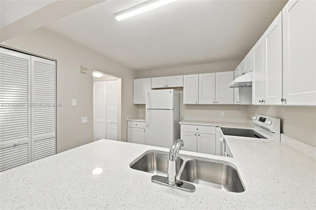 For Sale: $275,000 (2 beds, 2 baths, 1137 Square Feet)