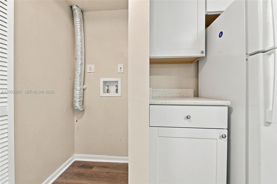 For Sale: $275,000 (2 beds, 2 baths, 1137 Square Feet)