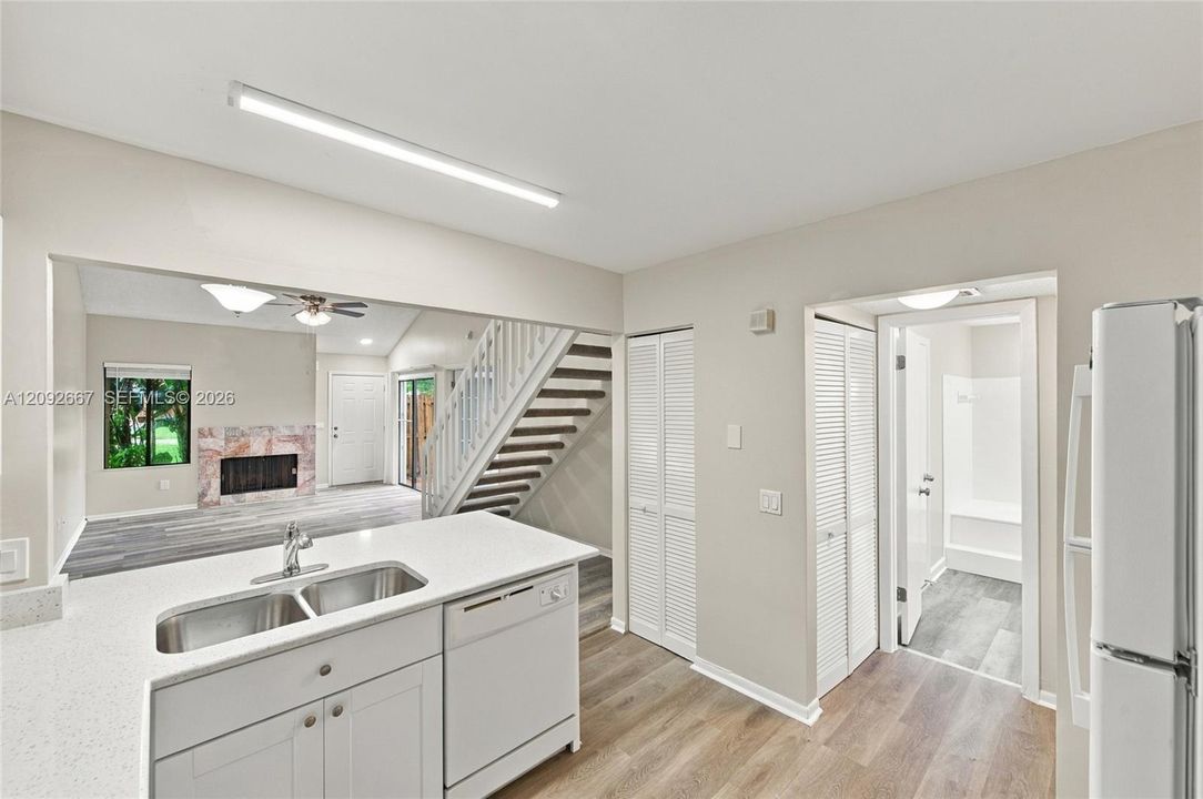 For Sale: $275,000 (2 beds, 2 baths, 1137 Square Feet)