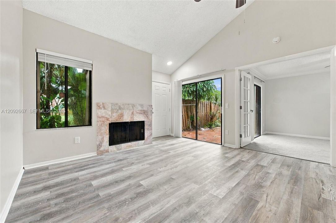 For Sale: $275,000 (2 beds, 2 baths, 1137 Square Feet)