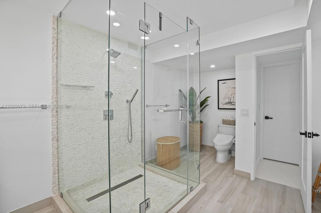 For Rent: $4,700 (2 beds, 2 baths, 1822 Square Feet)