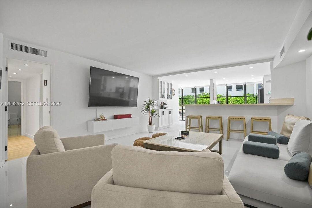 For Rent: $4,700 (2 beds, 2 baths, 1822 Square Feet)