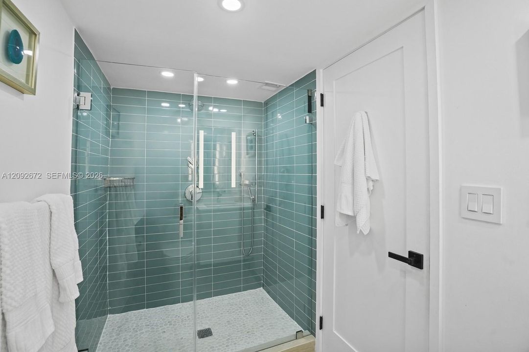 For Rent: $4,700 (2 beds, 2 baths, 1822 Square Feet)
