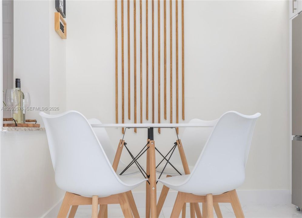 For Rent: $2,100 (1 beds, 1 baths, 700 Square Feet)