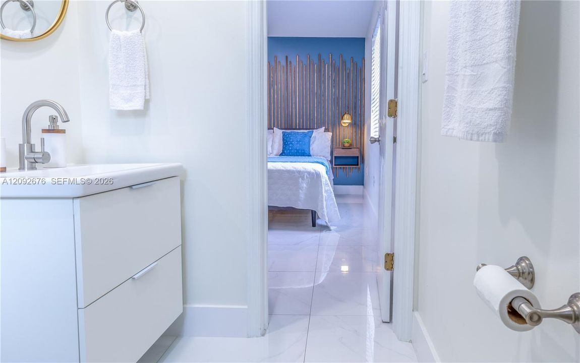 For Rent: $2,100 (1 beds, 1 baths, 700 Square Feet)