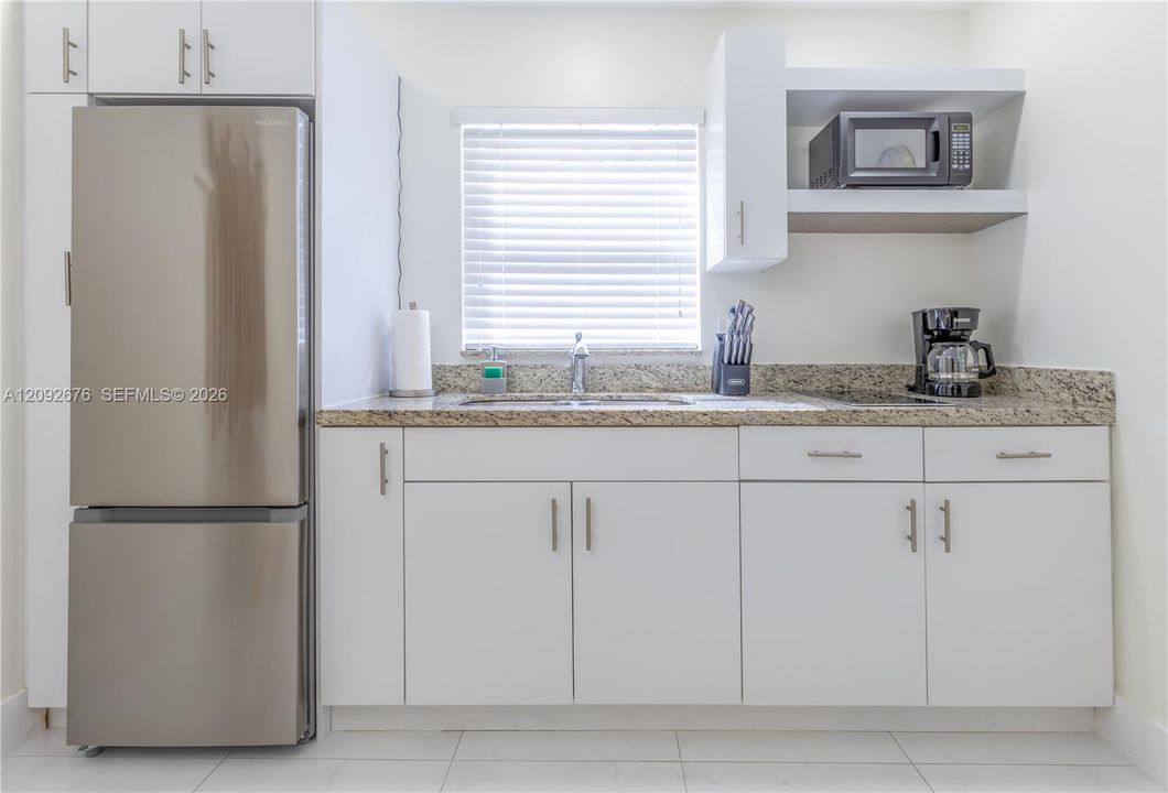 For Rent: $2,100 (1 beds, 1 baths, 700 Square Feet)