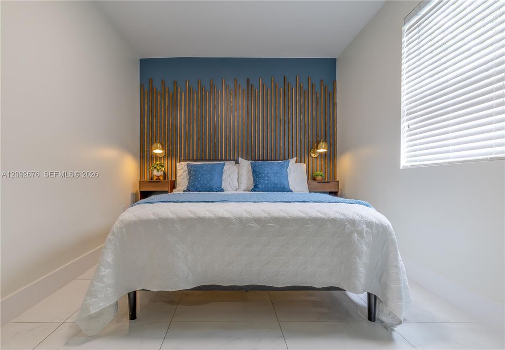 For Rent: $2,100 (1 beds, 1 baths, 700 Square Feet)