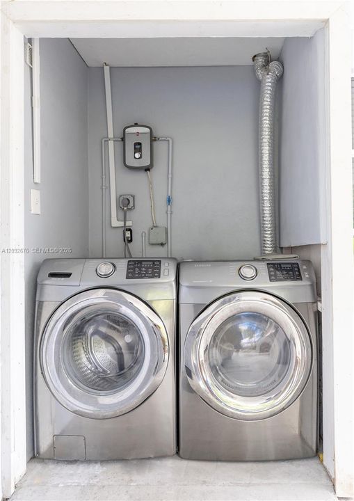 For Rent: $2,100 (1 beds, 1 baths, 700 Square Feet)