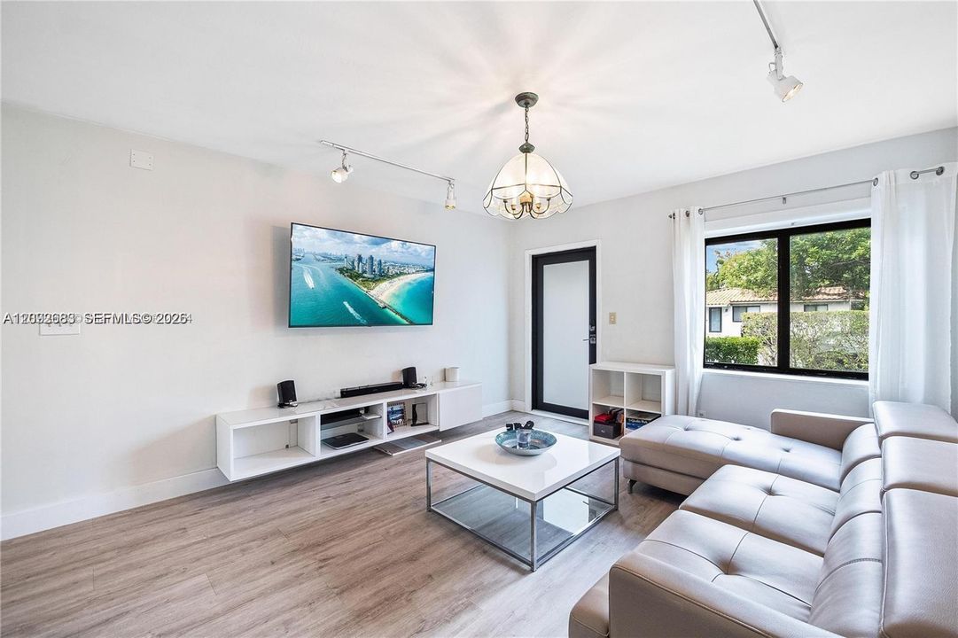 В аренду: $3,500 (2 спален, 2 ванн, 1143 Квадратных фут)