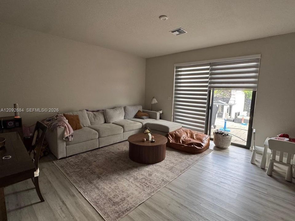 En Venta: $435,000 (3 camas, 2 baños, 1530 Pies cuadrados)