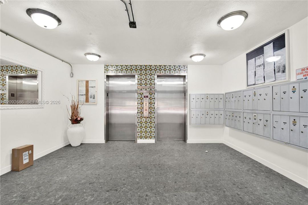 For Sale: $275,000 (1 beds, 1 baths, 768 Square Feet)