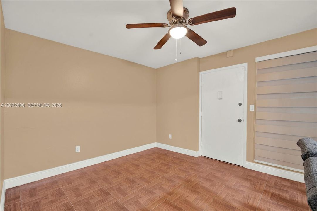 For Sale: $275,000 (1 beds, 1 baths, 768 Square Feet)