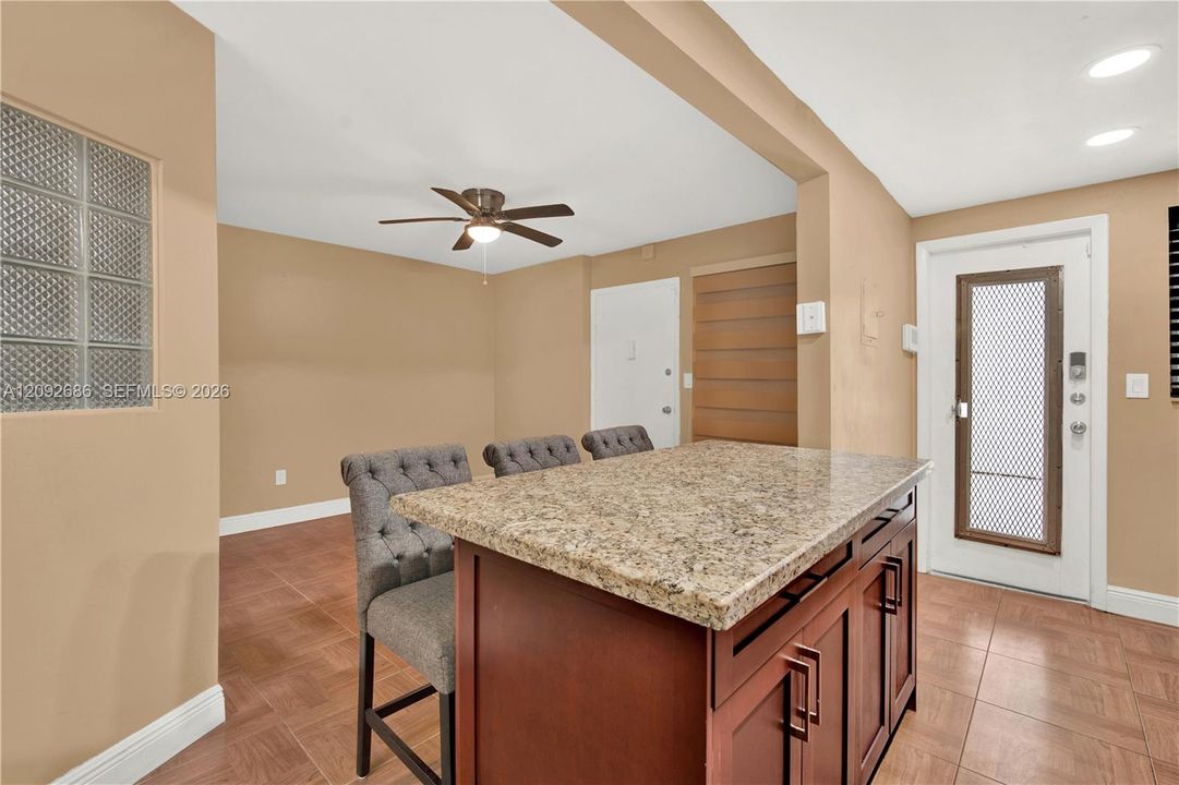 For Sale: $275,000 (1 beds, 1 baths, 768 Square Feet)