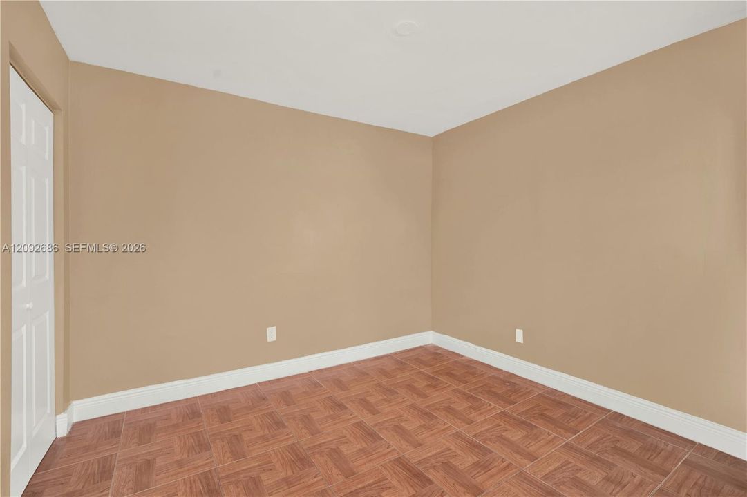 For Sale: $275,000 (1 beds, 1 baths, 768 Square Feet)