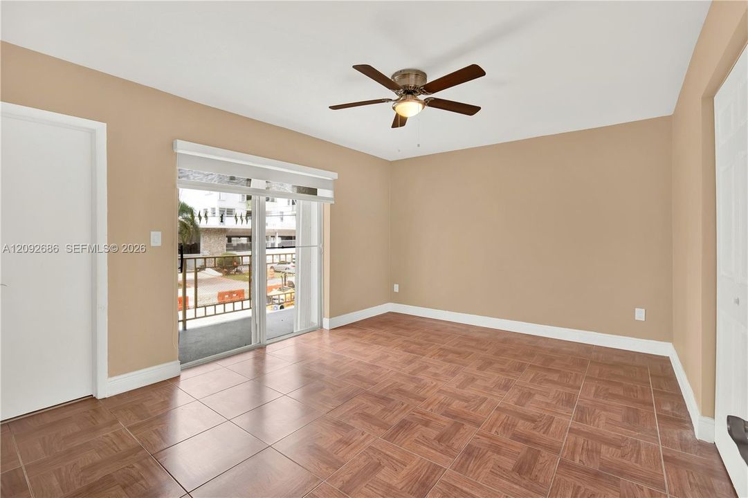 For Sale: $275,000 (1 beds, 1 baths, 768 Square Feet)