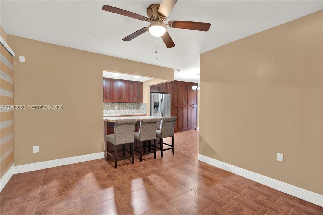 For Sale: $275,000 (1 beds, 1 baths, 768 Square Feet)
