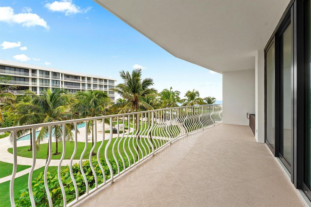 039-2000SouthOceanBoulevard-204S-PalmBea
