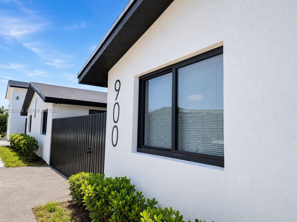 For Rent: $1,800 (2 beds, 1 baths, 718 Square Feet)