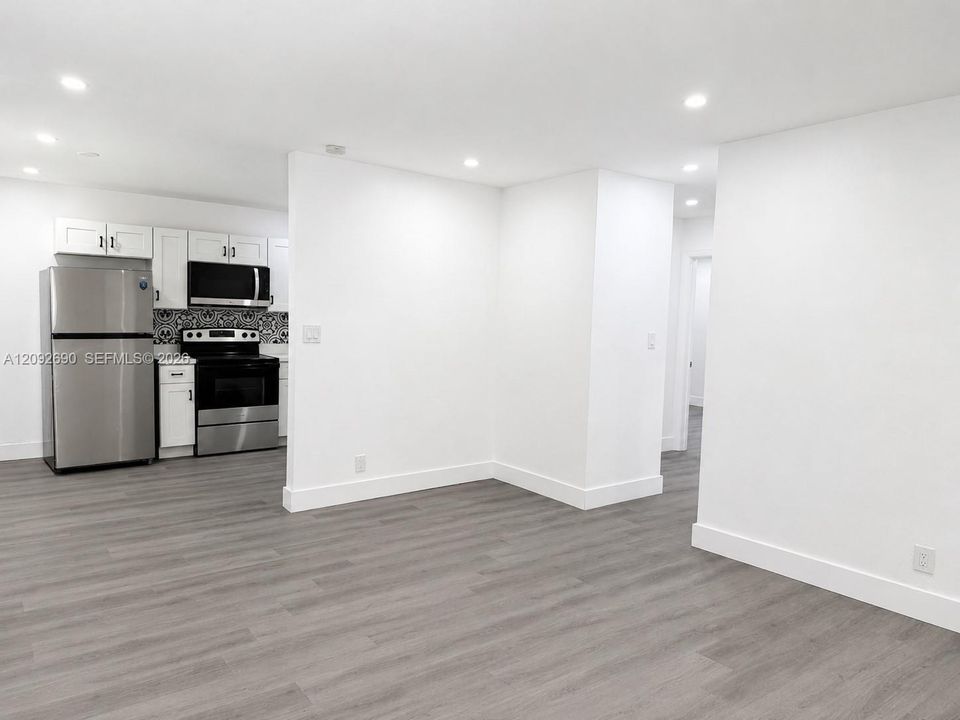 For Rent: $1,800 (2 beds, 1 baths, 718 Square Feet)