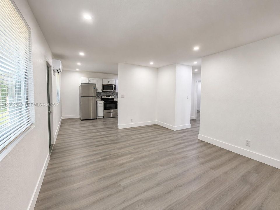 For Rent: $1,800 (2 beds, 1 baths, 718 Square Feet)