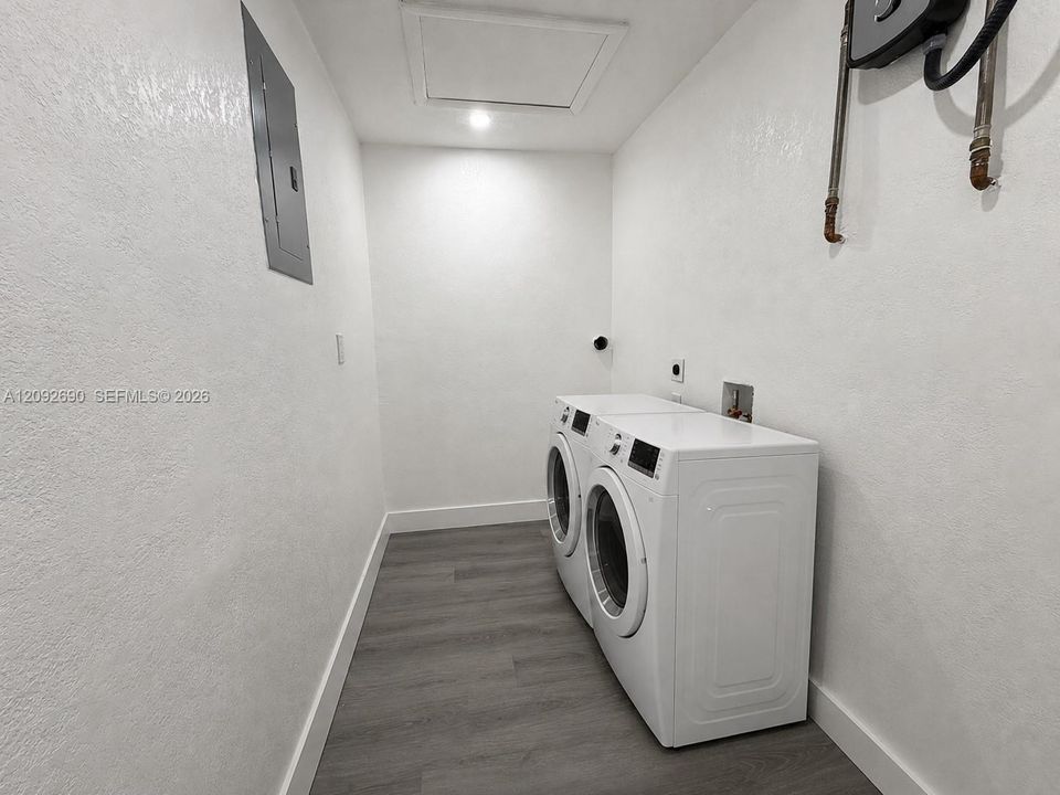 For Rent: $1,800 (2 beds, 1 baths, 718 Square Feet)