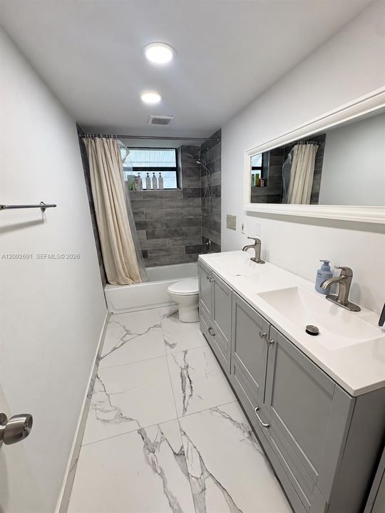 En Renta: $4,400 (3 camas, 2 baños, 1550 Pies cuadrados)