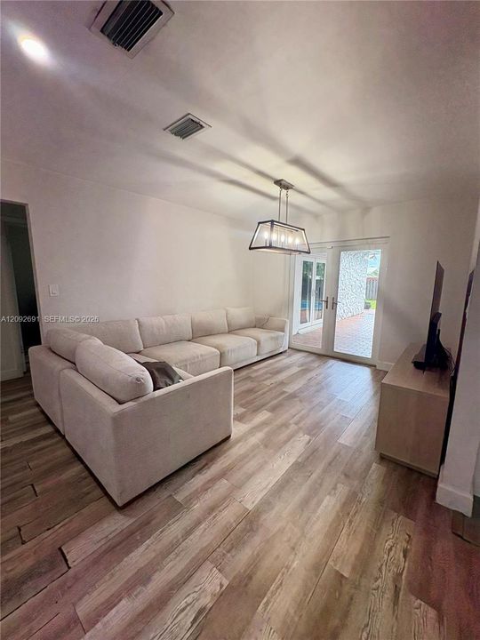 En Renta: $4,400 (3 camas, 2 baños, 1550 Pies cuadrados)