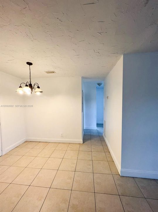 For Rent: $2,900 (3 beds, 1 baths, 1093 Square Feet)