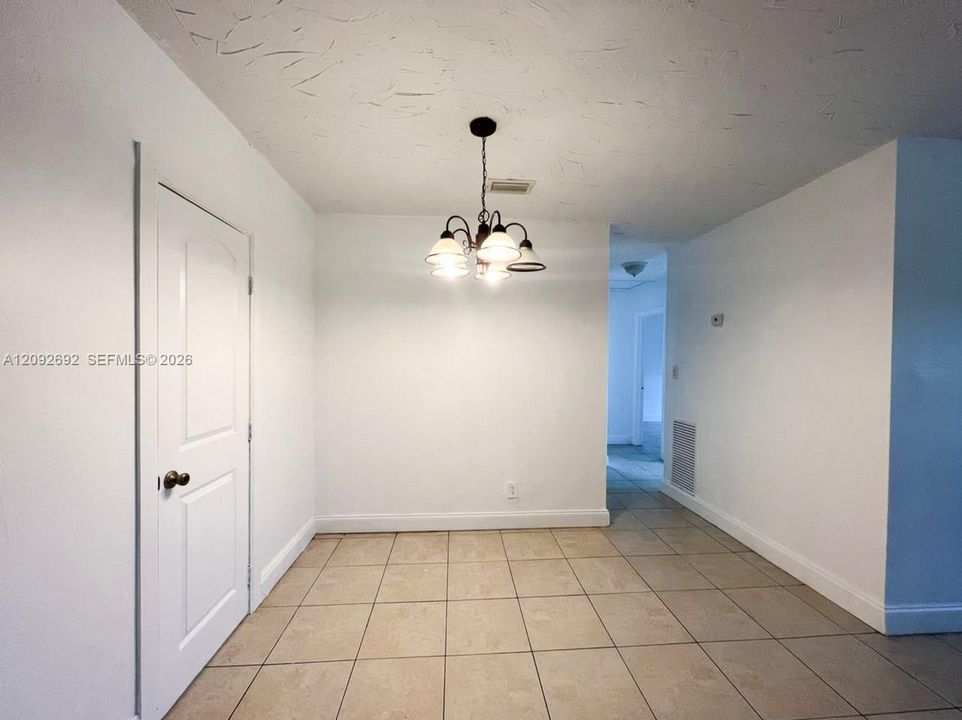 For Rent: $2,900 (3 beds, 1 baths, 1093 Square Feet)