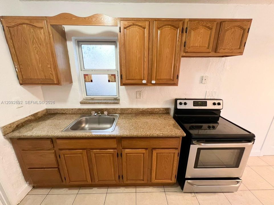 For Rent: $2,900 (3 beds, 1 baths, 1093 Square Feet)